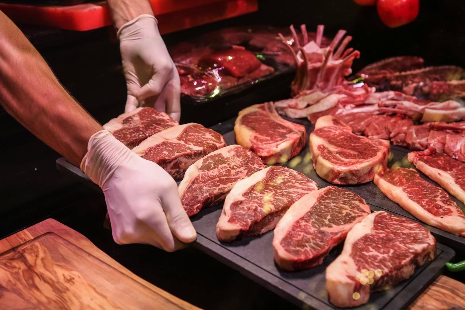 Premium Steaks Delivered Across Canada – Taste the Best Quality!